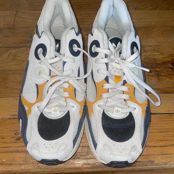 Adidas ASTIR Shoes - Picture 2 of 5